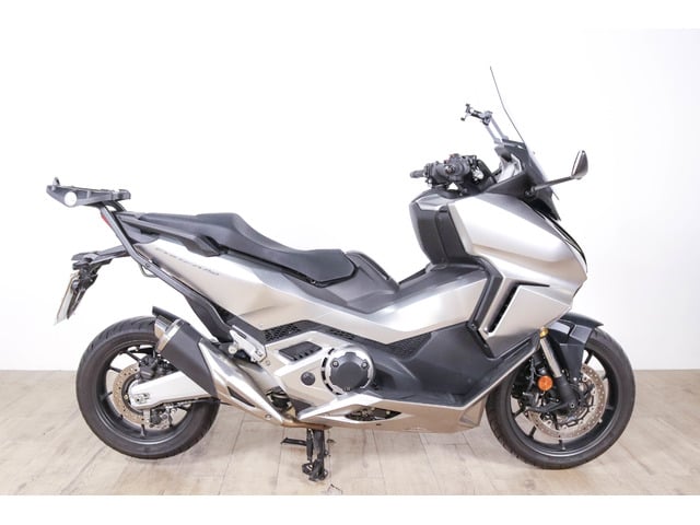Honda Forza 750 Gris Plata Motorcycle