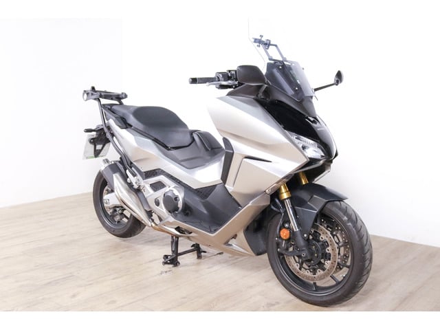 Honda Forza 750 Gris Plata Motorcycle