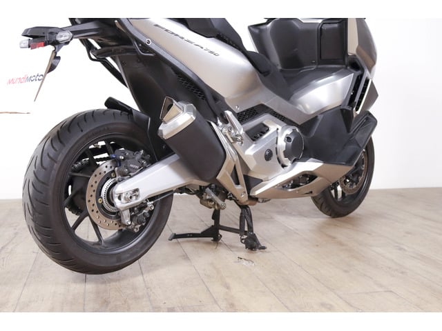 Honda Forza 750 Gris Plata Motorcycle