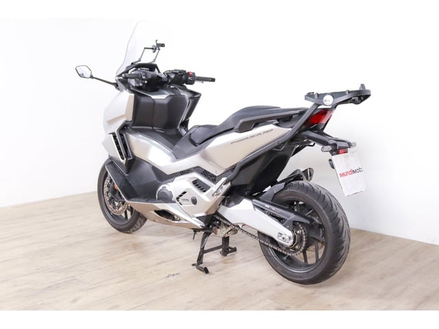 Honda Forza 750 Gris Plata Motorcycle