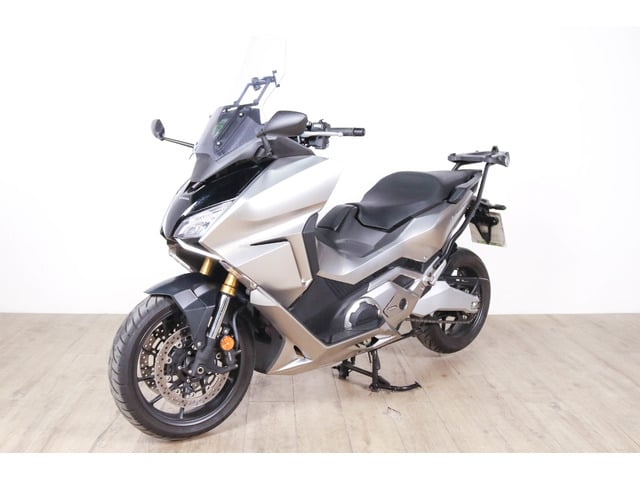 Honda Forza 750 Gris Plata Motorcycle