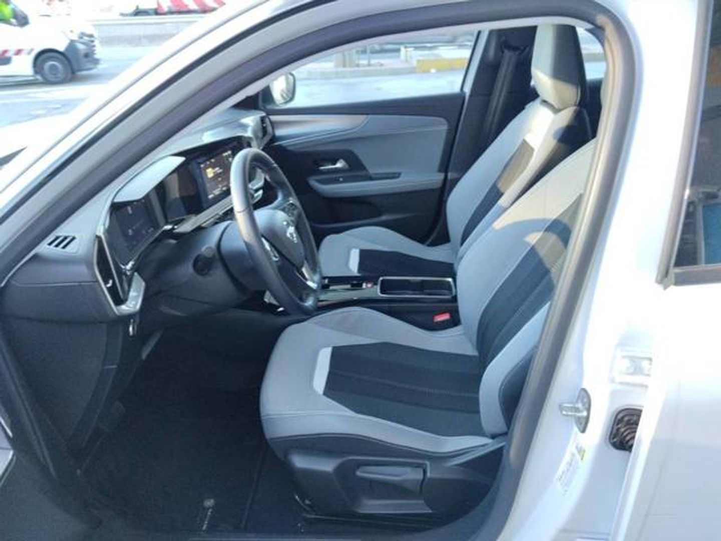 Opel Mokka-e BEV 50kWh Business Elegance-e 100 kW (136 CV)