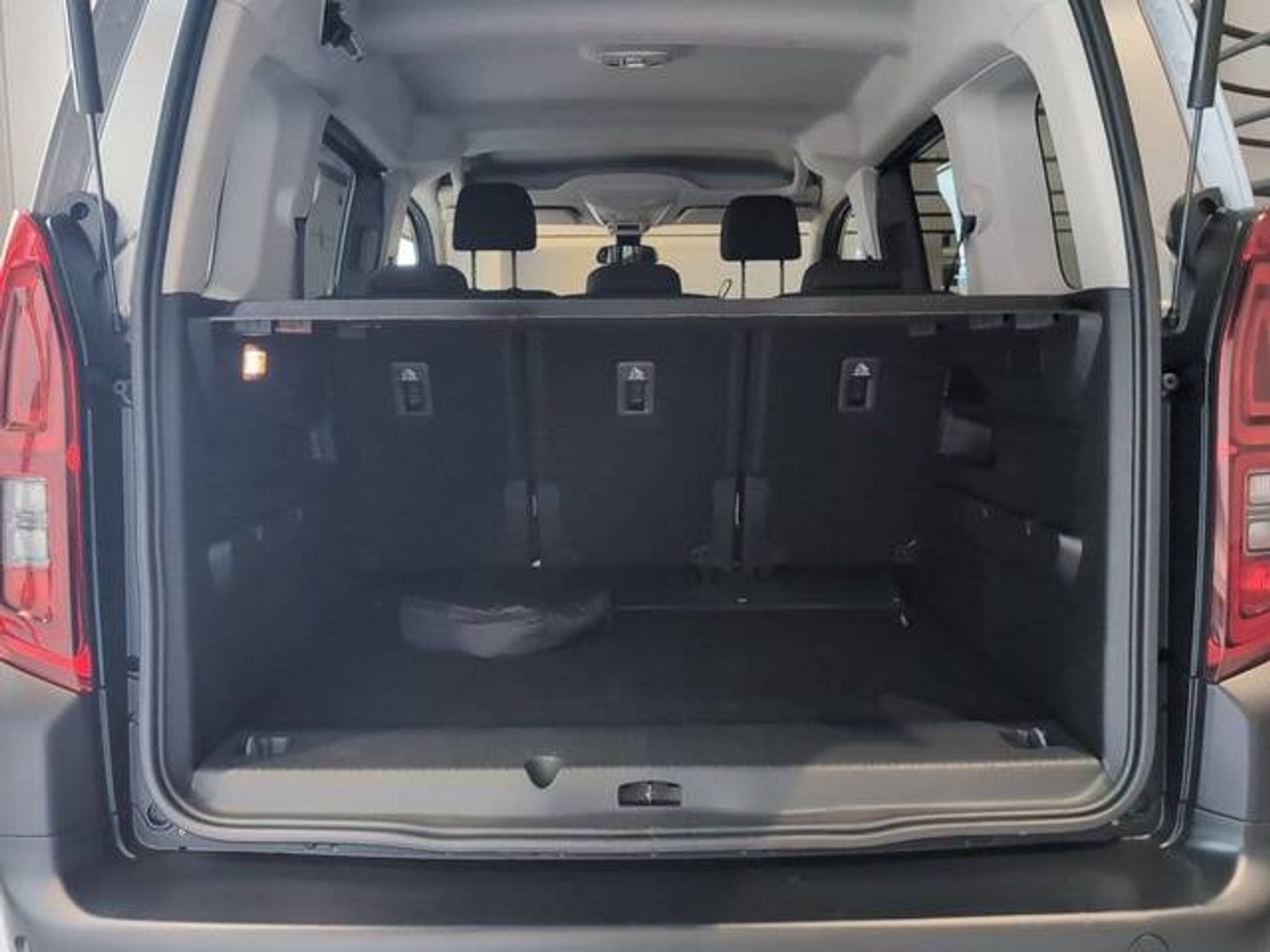 Citroen ë-Berlingo Shine Talla M 50kWh 100 kW (136 CV)