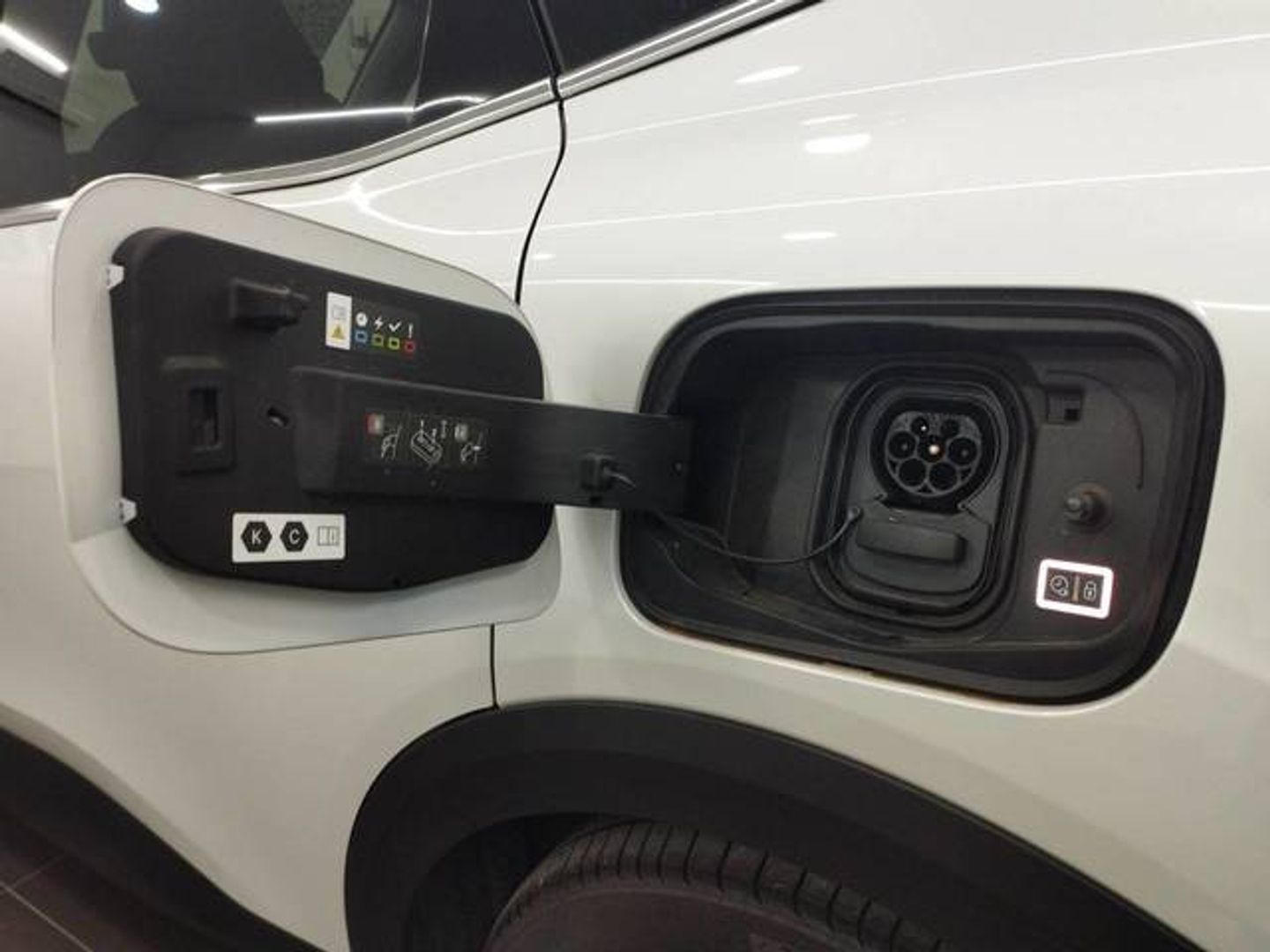 Citroen ë-C4 X 50KWh eléctrico Shine 100 kW (136 CV)