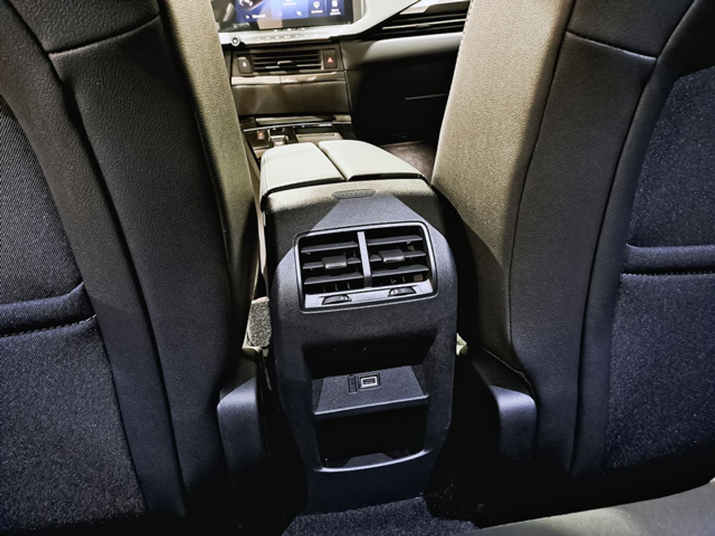 Opel Astra 1.6T Hybrid Elegance