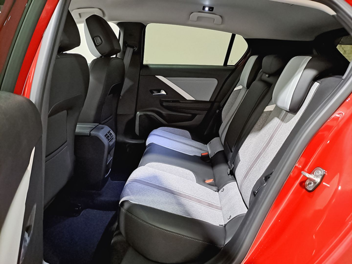Opel Astra 1.6T Hybrid Elegance