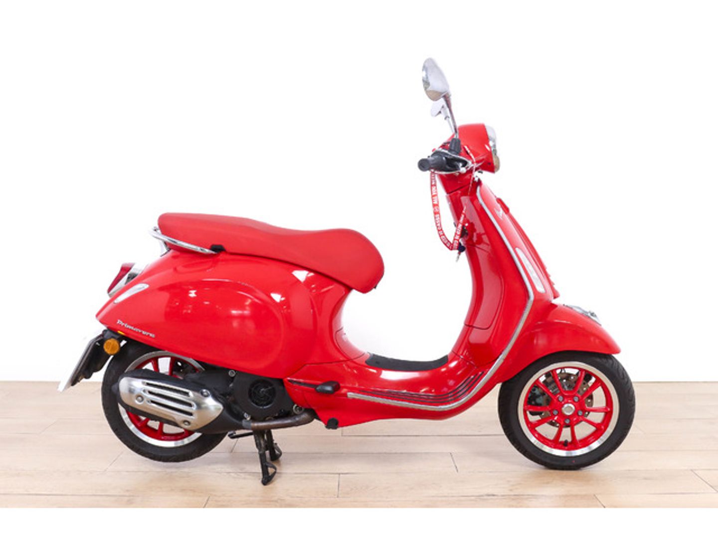 Vespa Primavera S Rojo Motorcycle