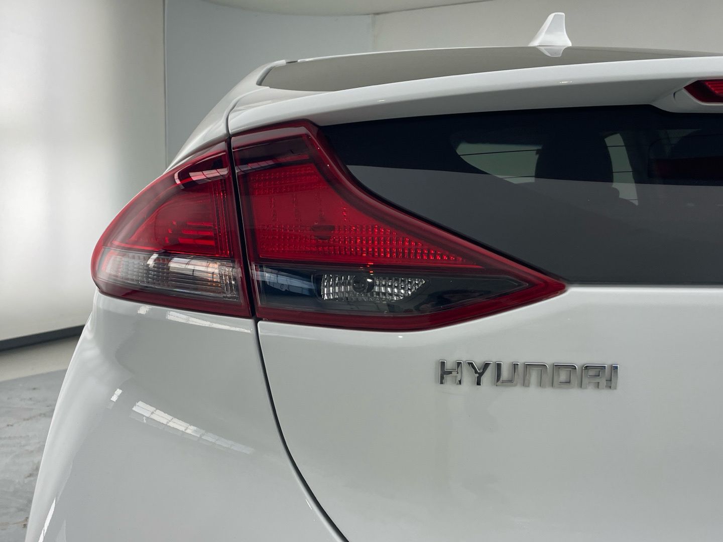 Hyundai Ioniq 1.6 GDI HEV