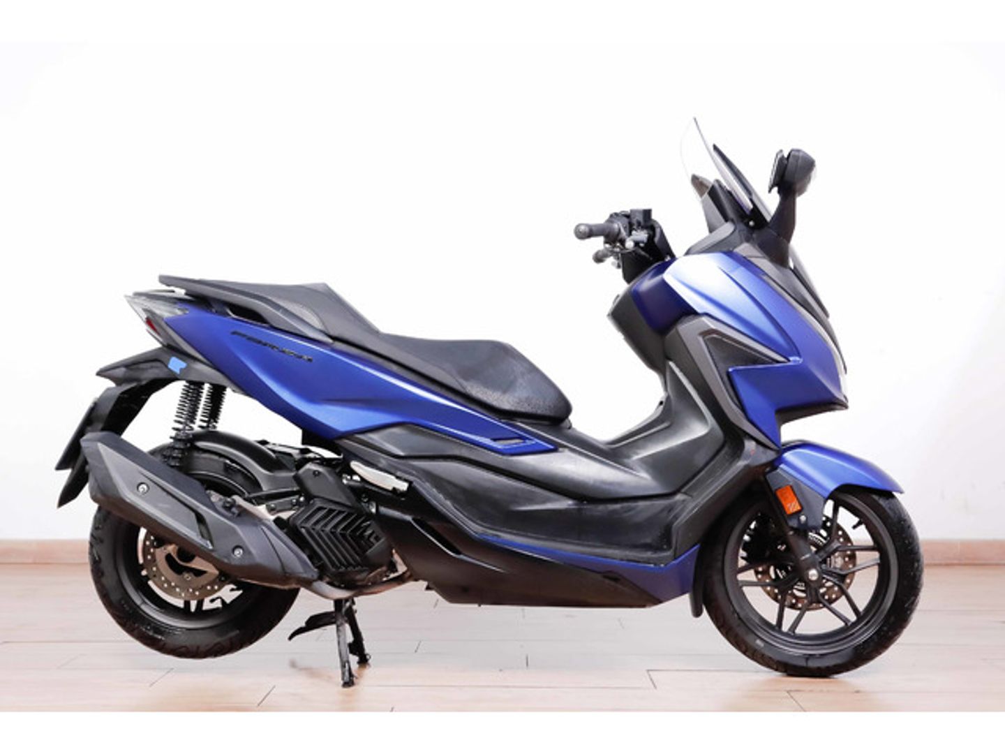 Honda Forza 125 Azul Motorcycle