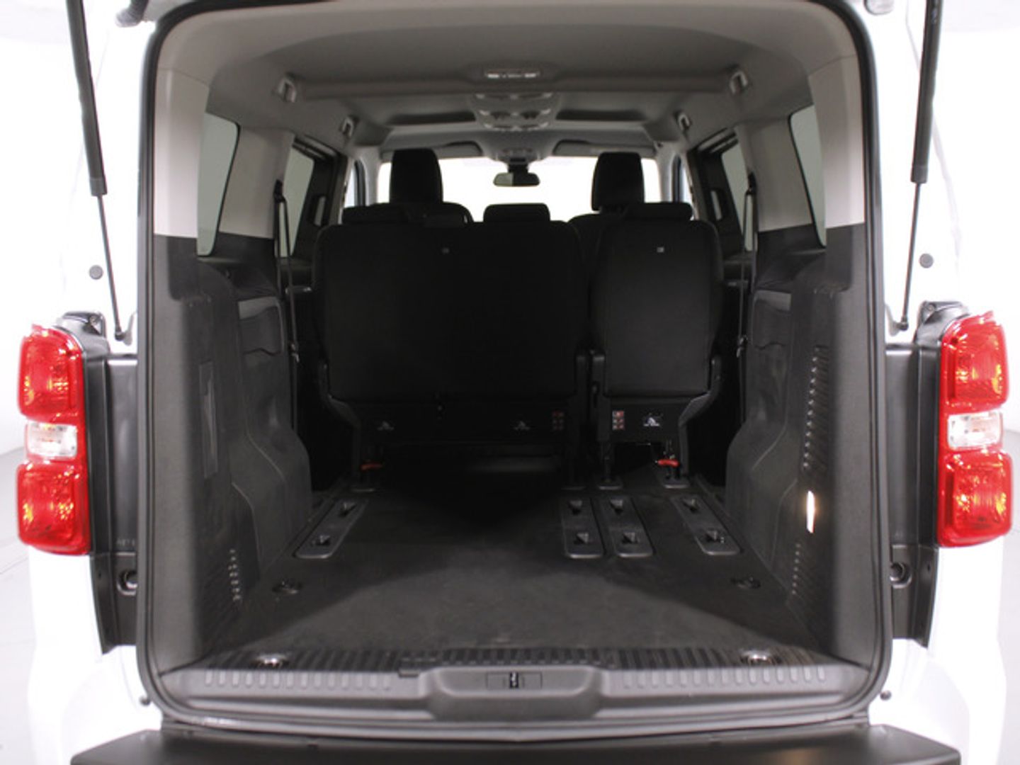 Toyota Proace Verso EV VX Plus Shuttle