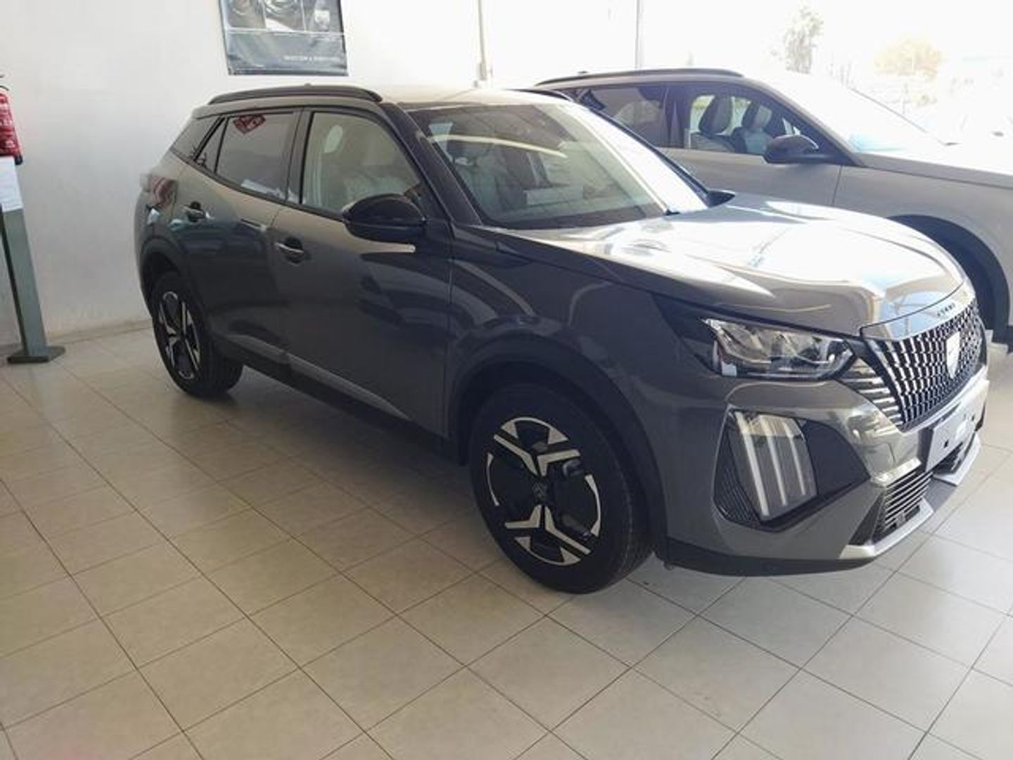 Peugeot 2008 PureTech 100 Gris SUV