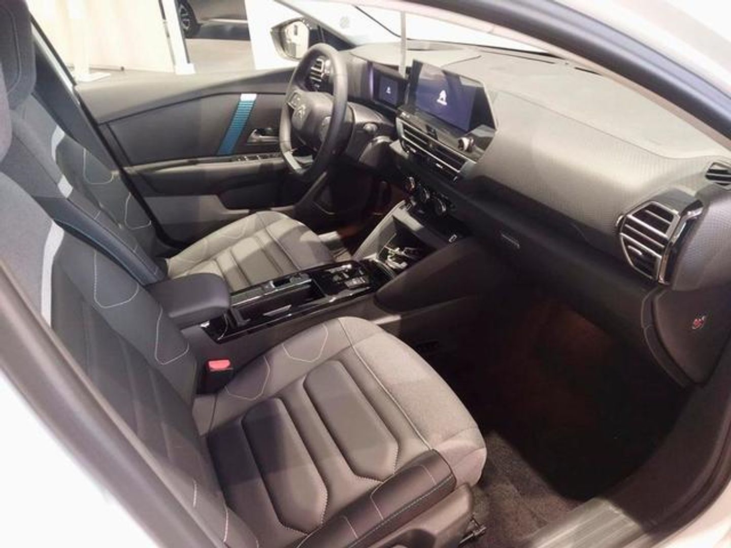 Citroen ë-C4 X 50KWh eléctrico Shine 100 kW (136 CV)