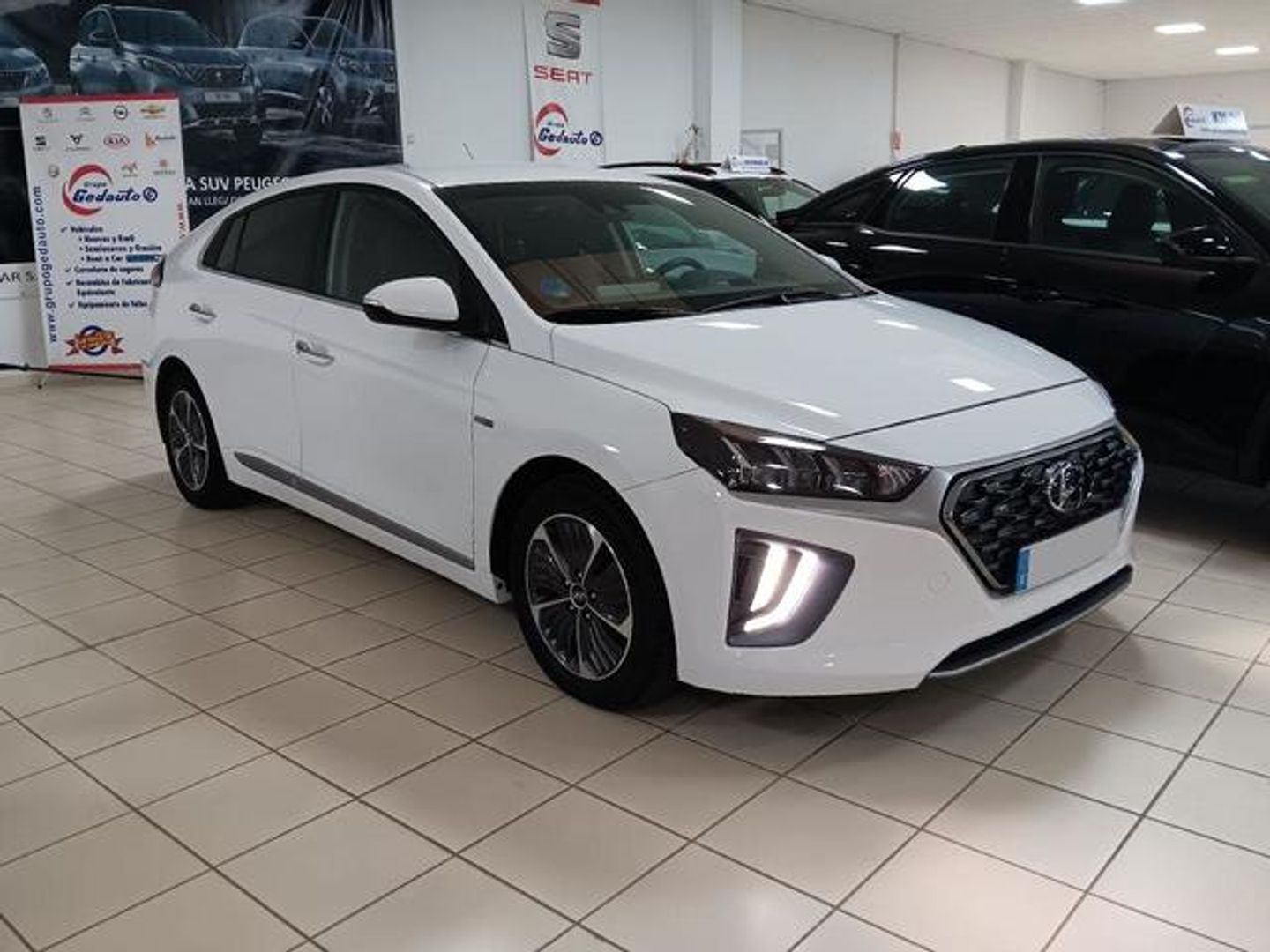 Hyundai Ioniq 1.6 GDI PHEV Tecno Blanco Sedan