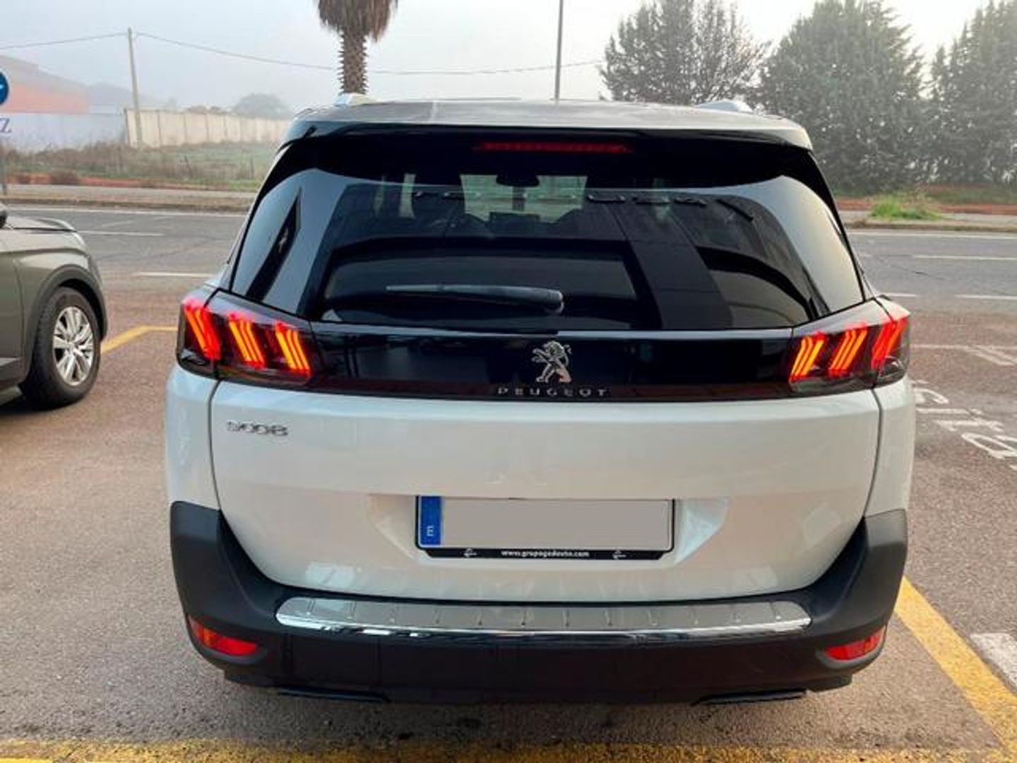 Peugeot 5008 Hybrid 1.2