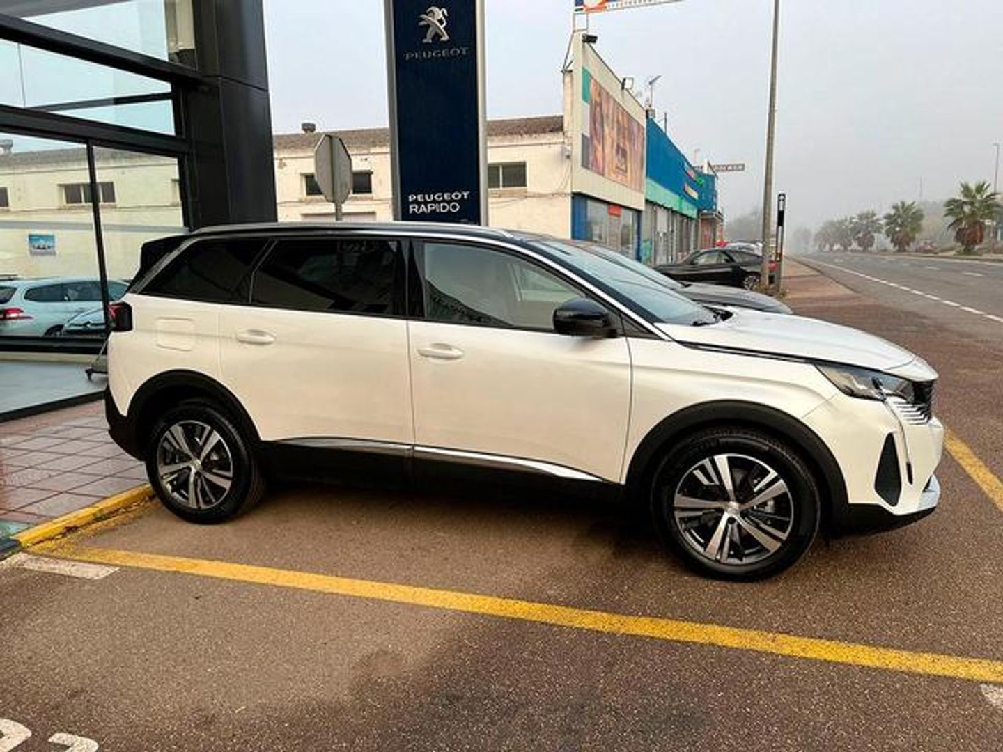 Peugeot 5008 Hybrid 1.2