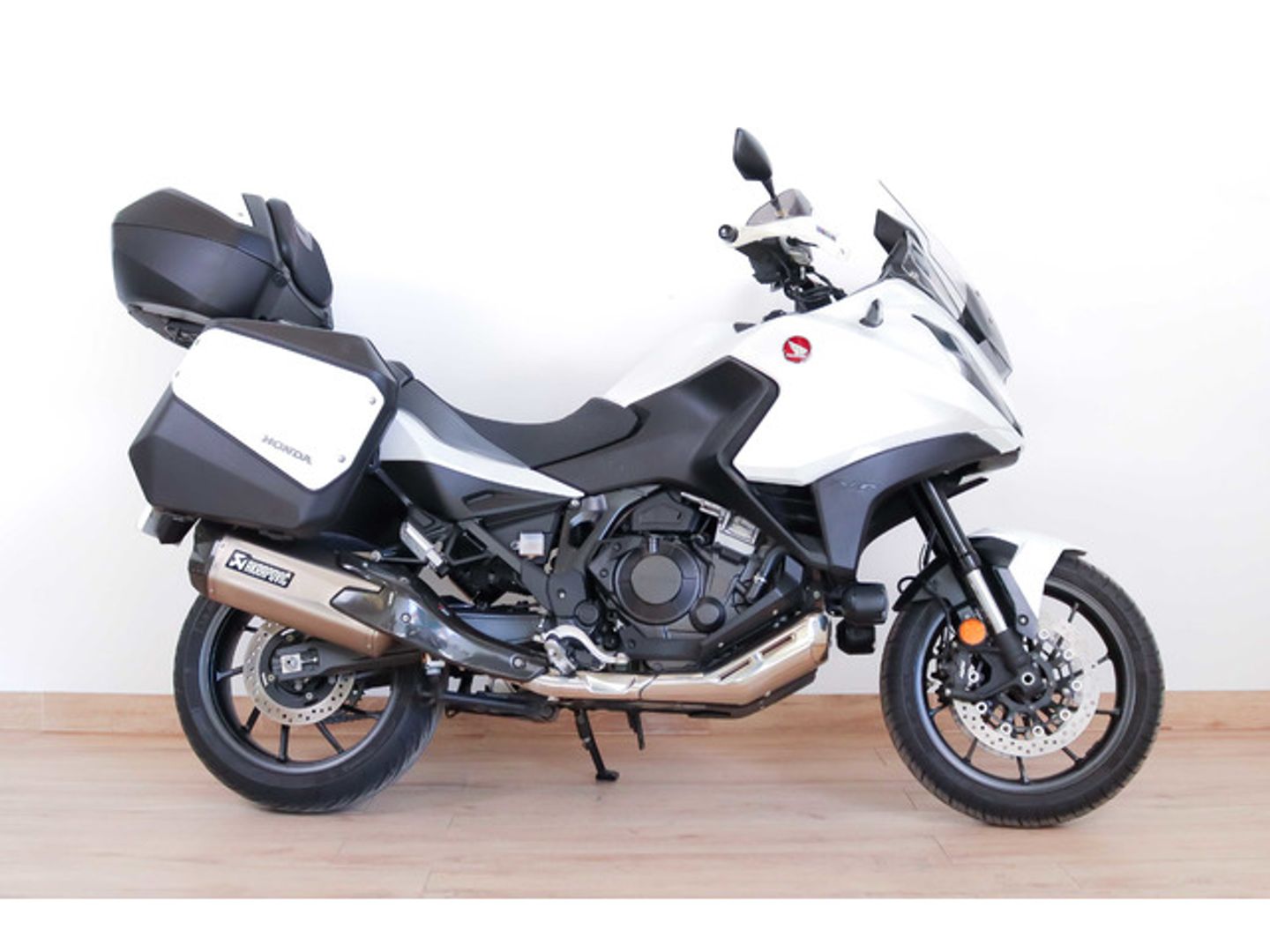 Honda NT1100 Blanco Motorcycle