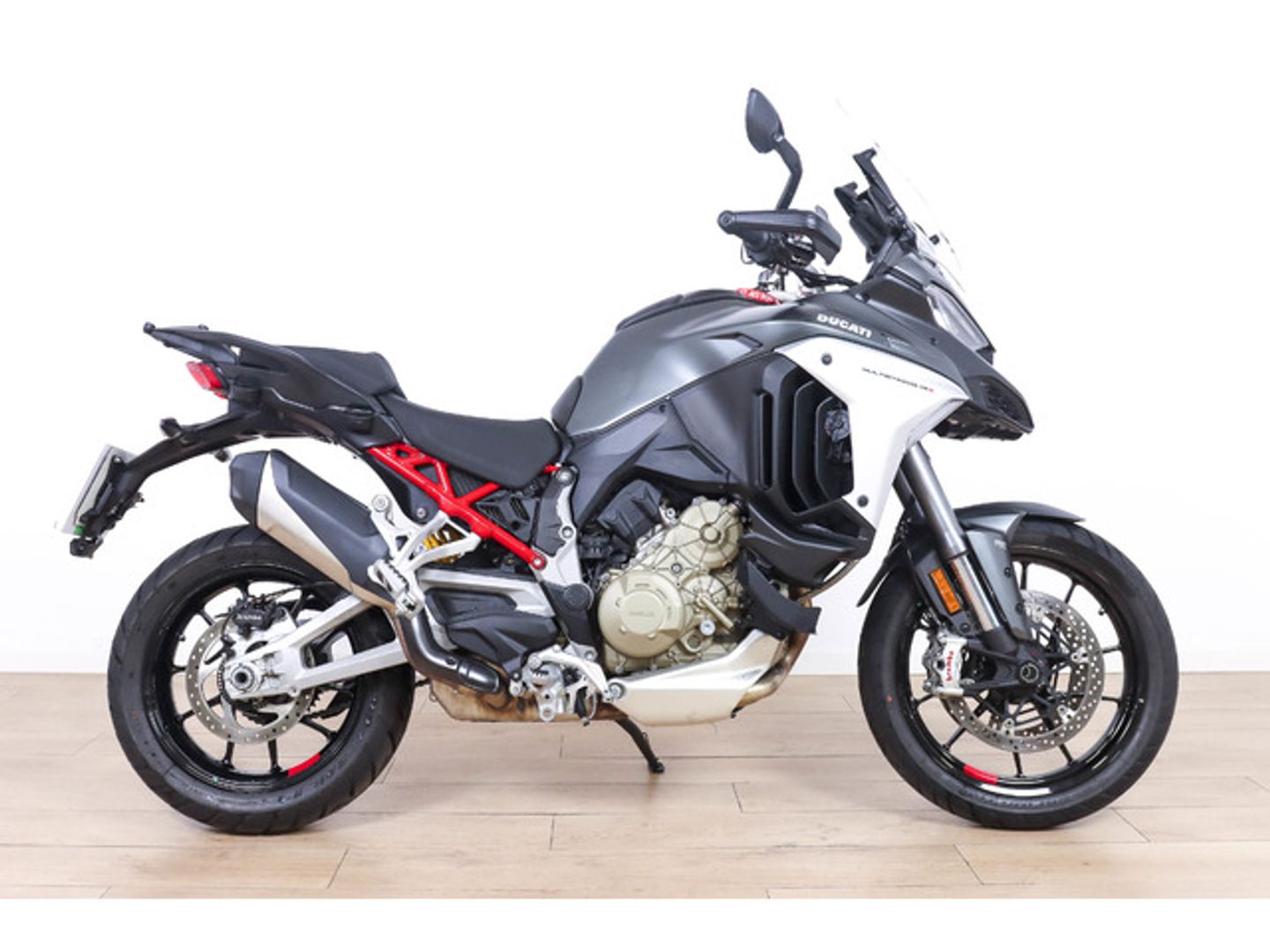 Ducati MULTISTRADA 1160 V4 S Gris Motorcycle