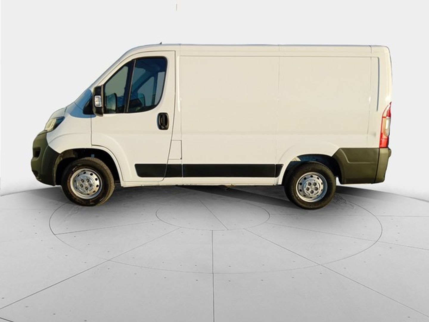 Peugeot Boxer Furgon BlueHDi 140 S&S Pack 330 L1 H1 103 kW (140 CV)