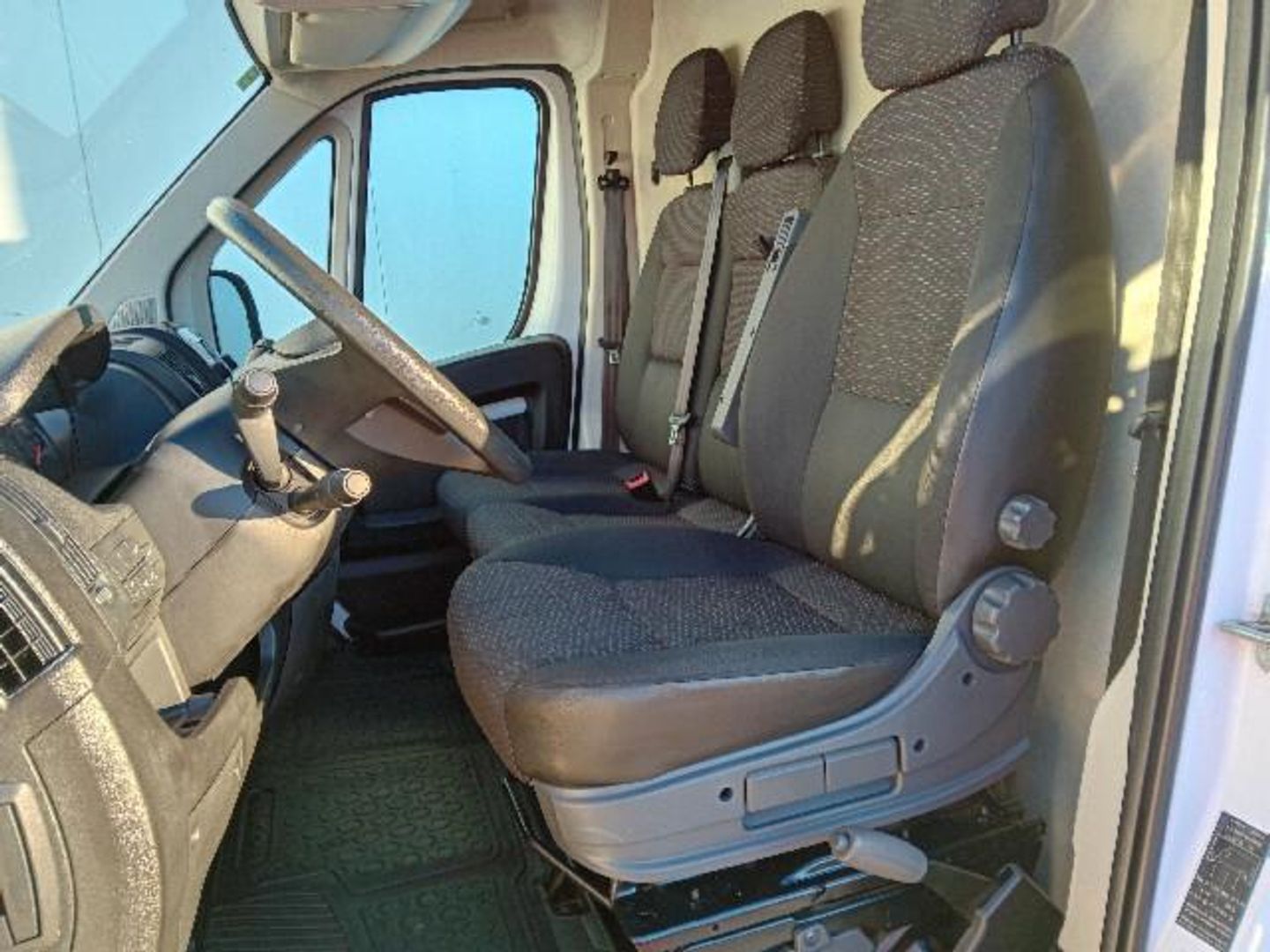 Peugeot Boxer Furgon BlueHDi 140 S&S Pack 330 L1 H1 103 kW (140 CV)