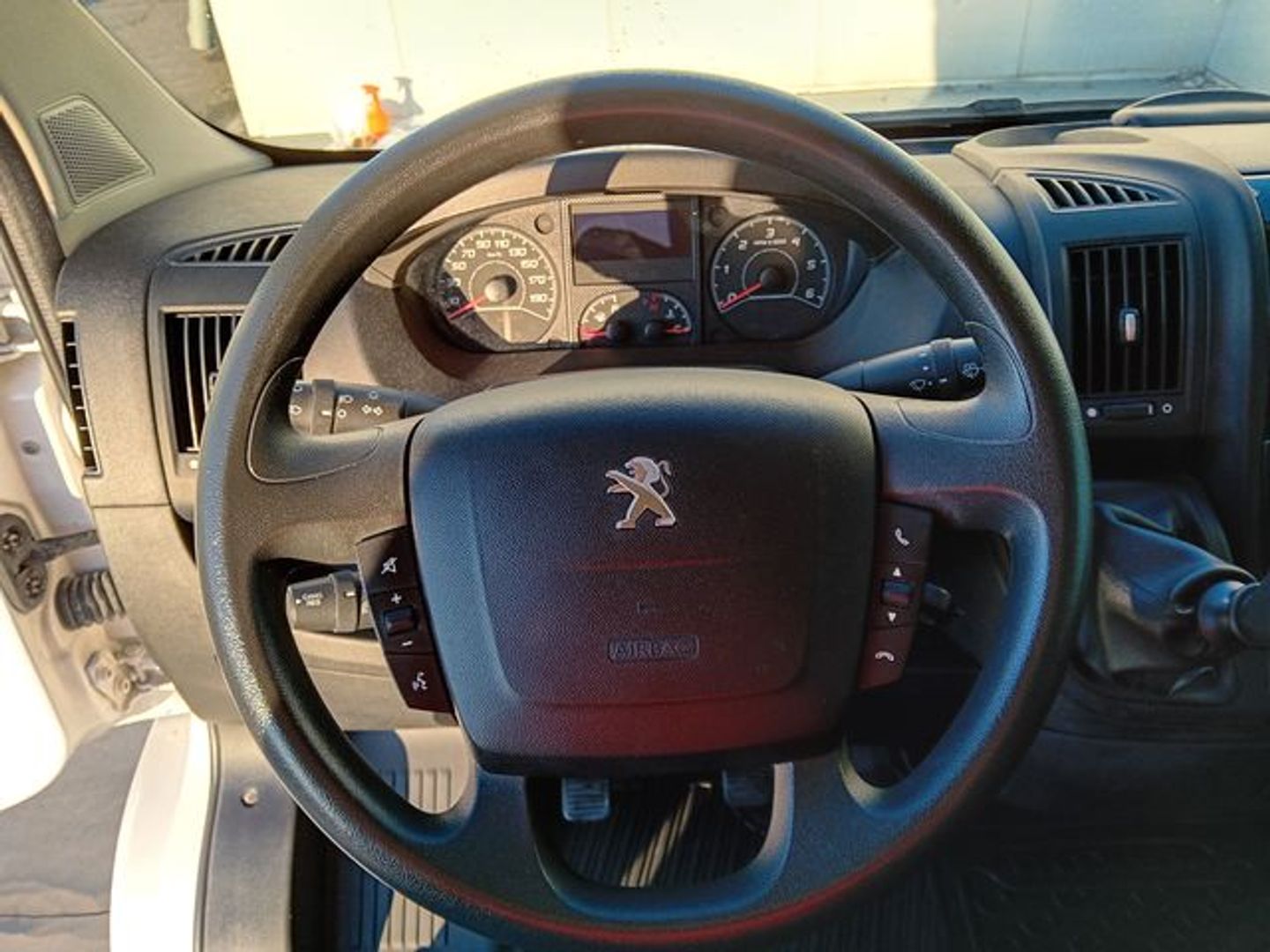 Peugeot Boxer Furgon BlueHDi 140 S&S Pack 330 L1 H1 103 kW (140 CV)