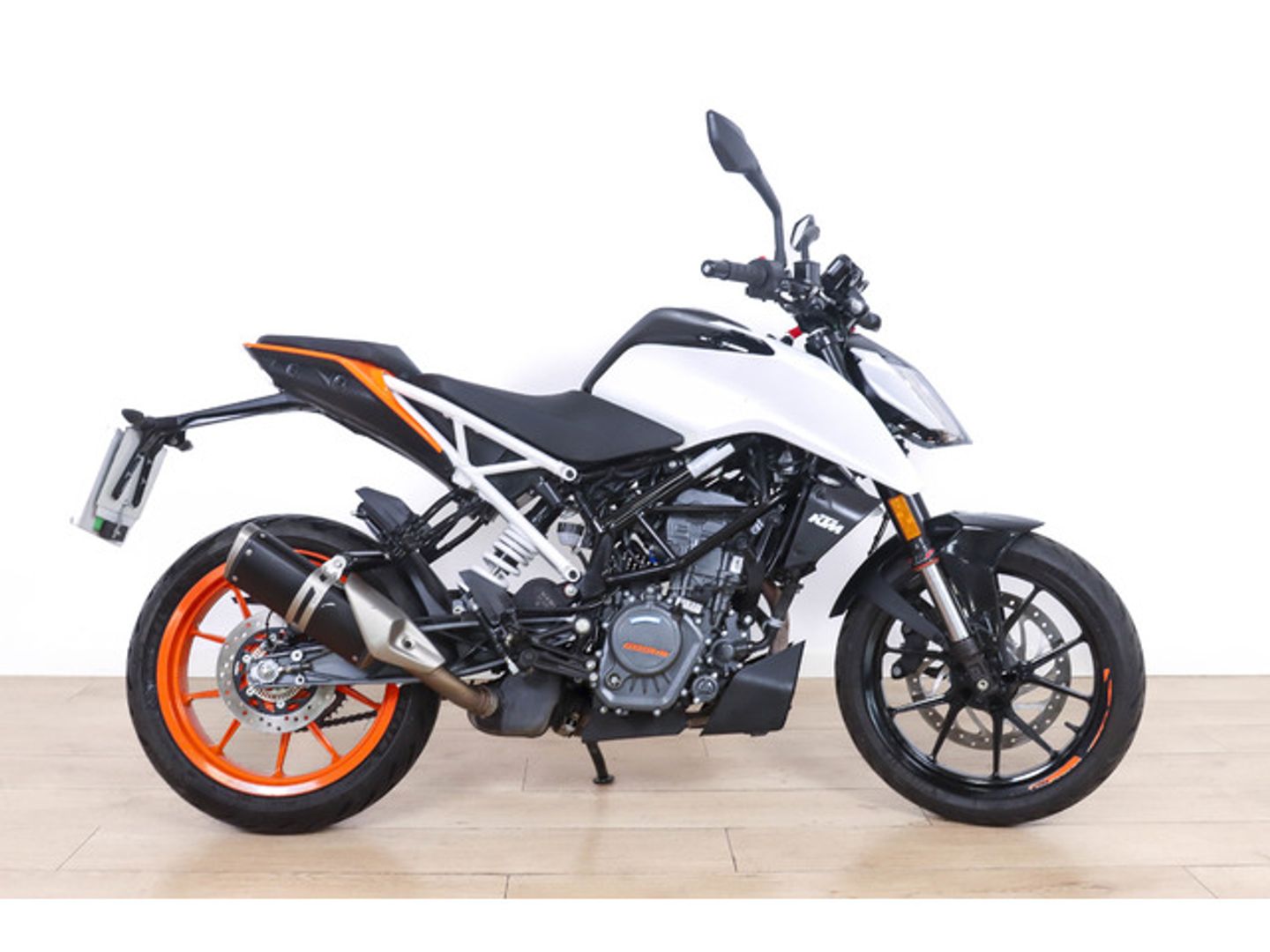 Ktm 125 Duke Blanco Motorcycle