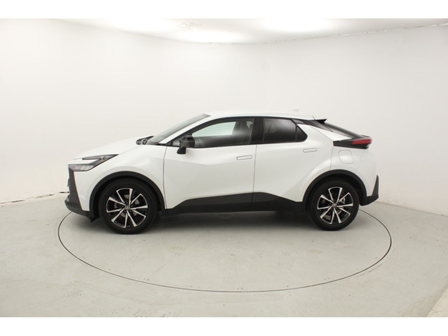 Toyota C-HR 220PH