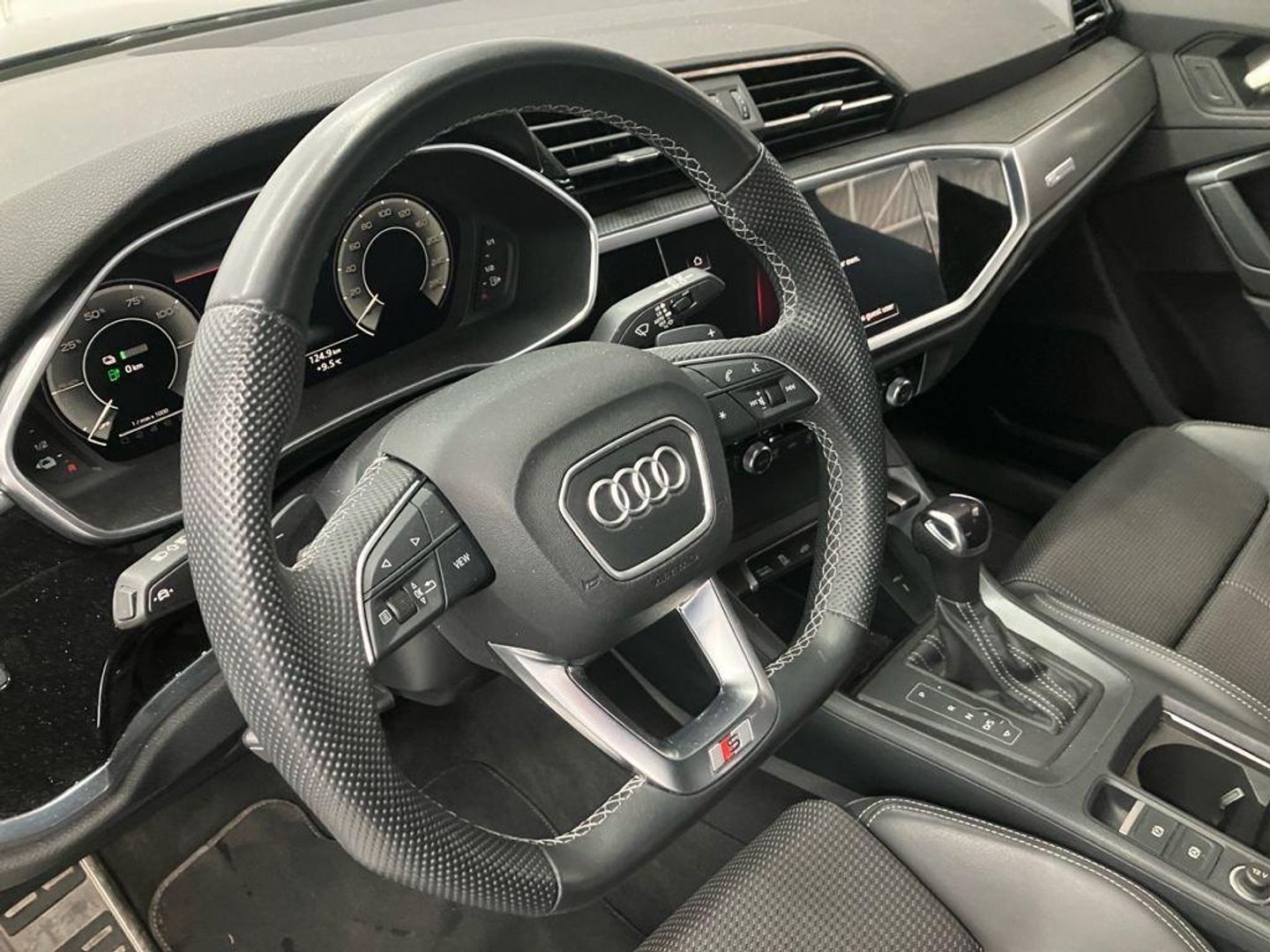 Audi Q3 TFSIe 45 TFSI e S line