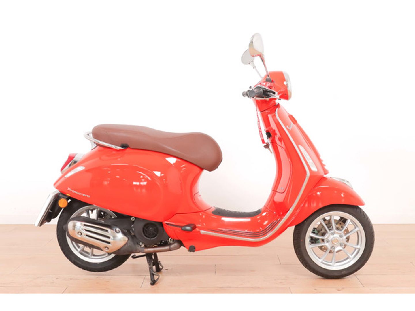 Vespa Primavera 125 Rojo Motorcycle