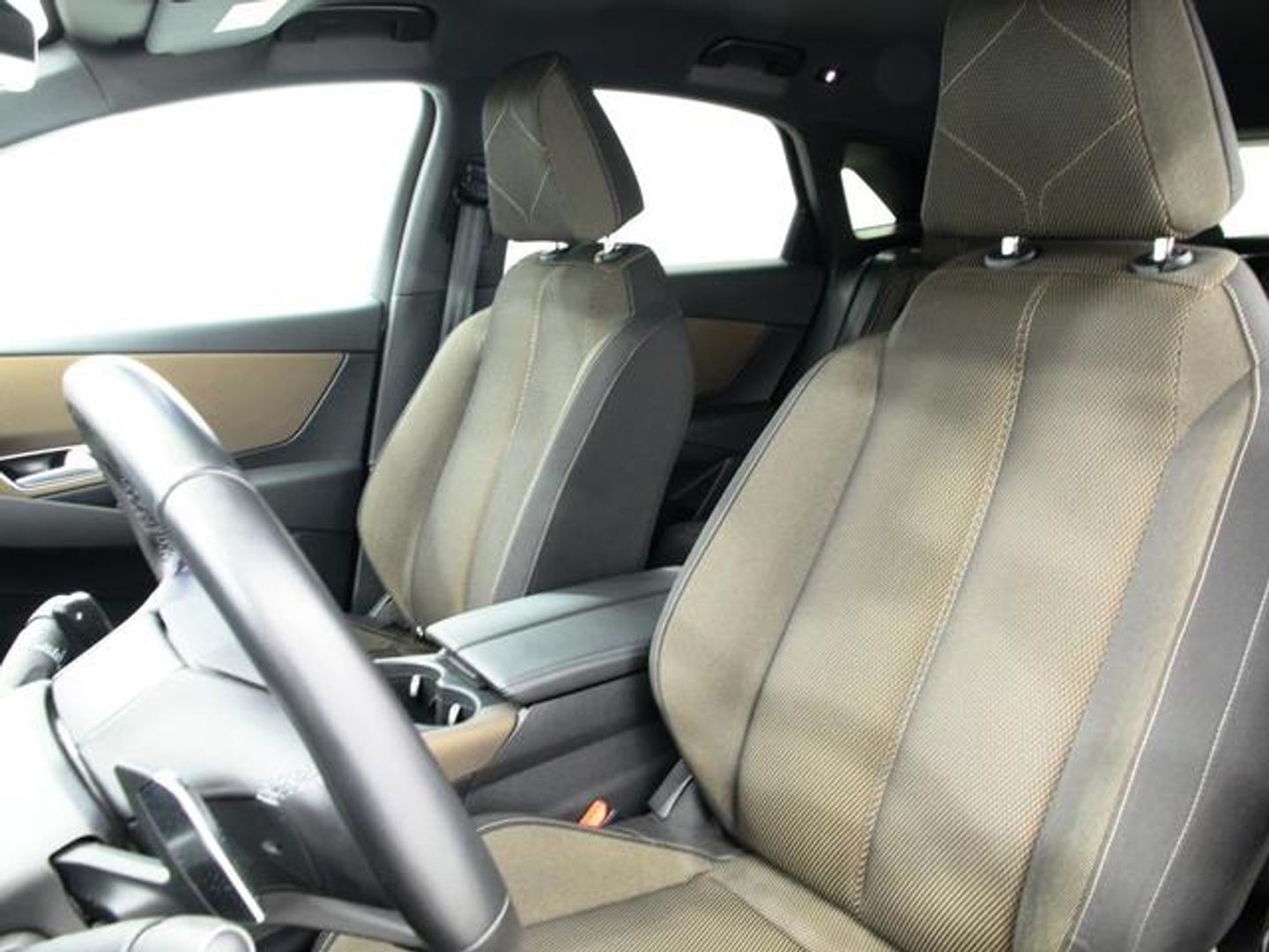 DS DS7 Crossback BlueHDi 130 DE Bastille + AT 96 kW (130 CV)