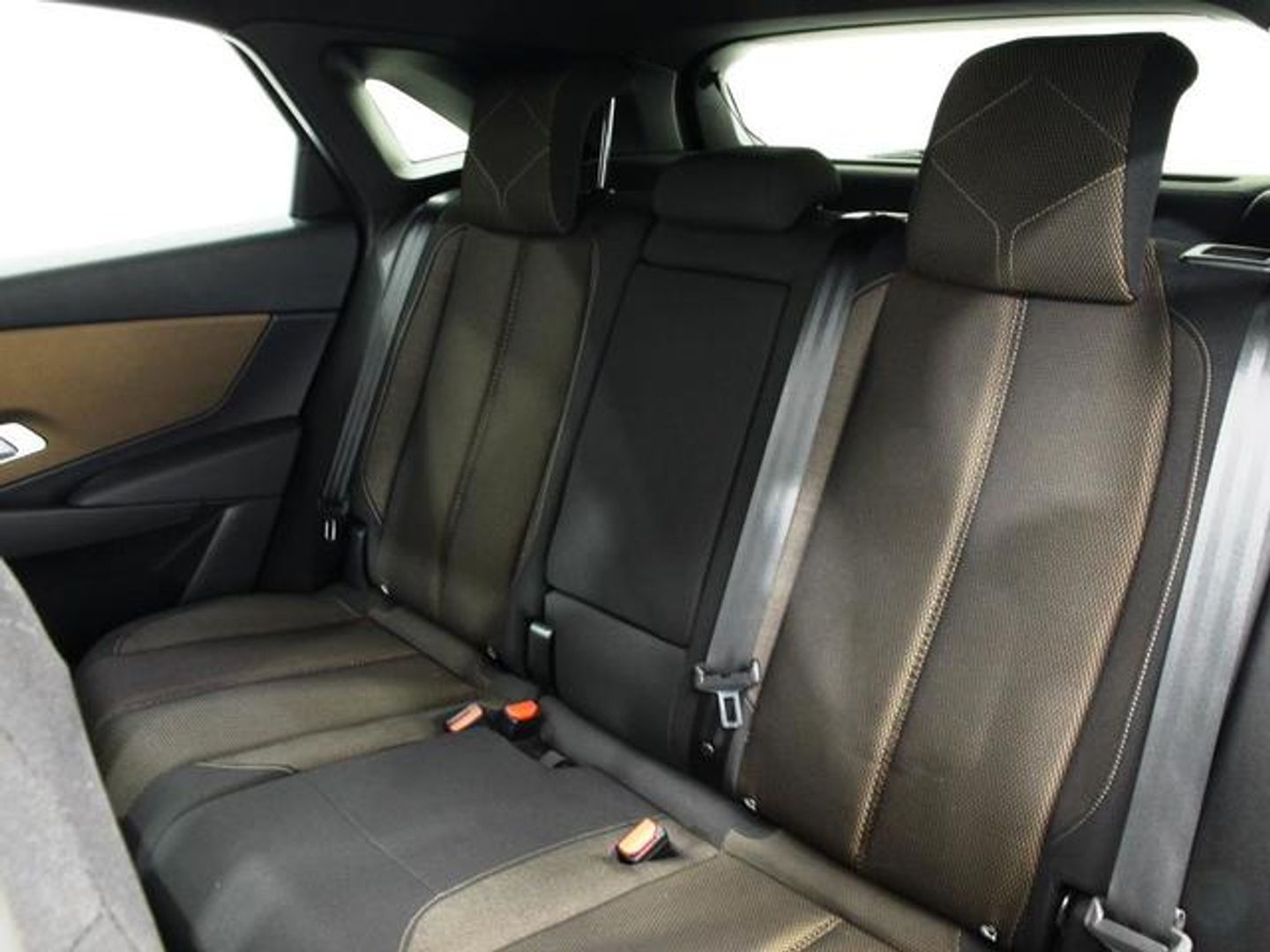 DS DS7 Crossback BlueHDi 130 DE Bastille + AT 96 kW (130 CV)