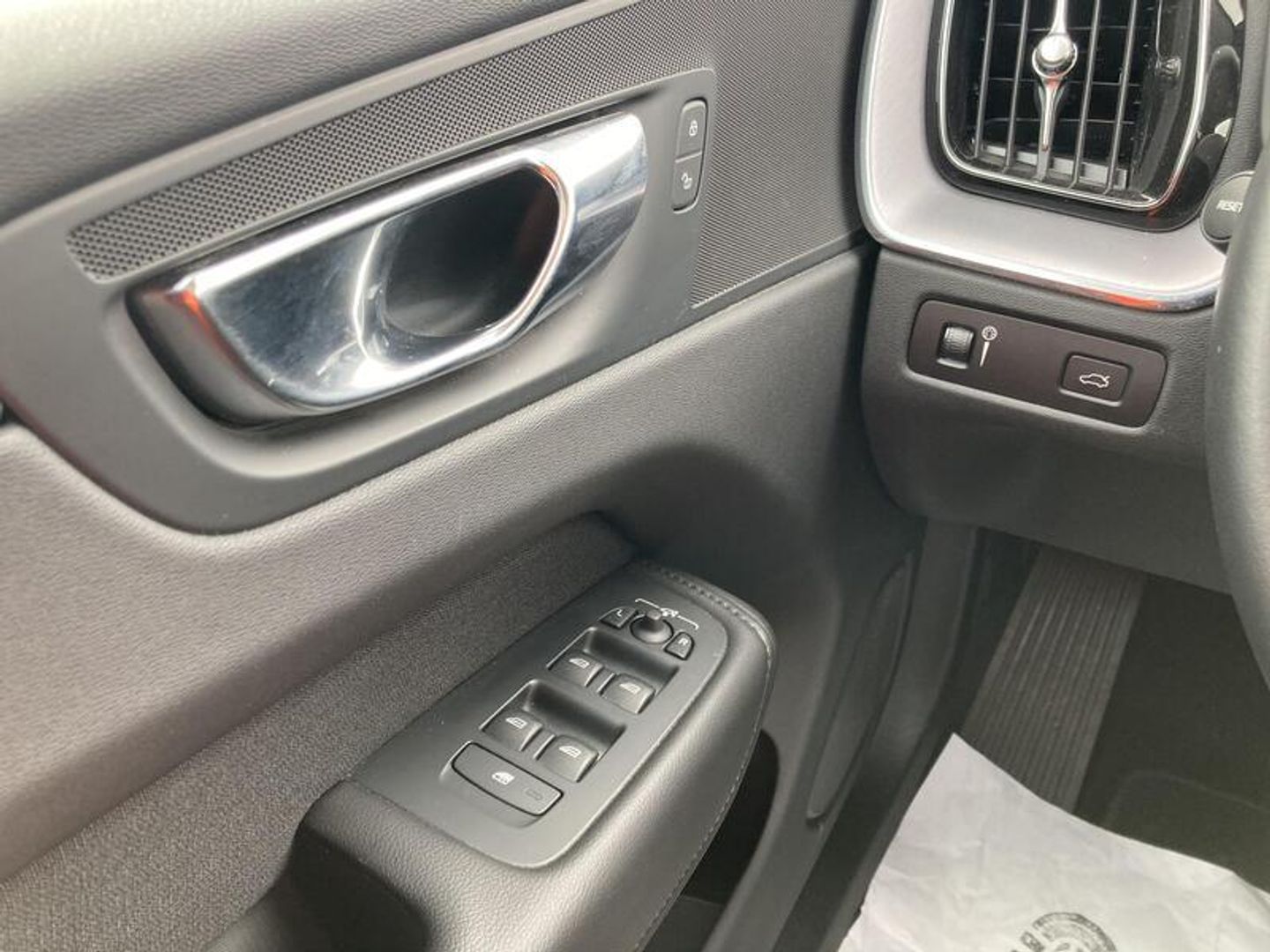 Volvo XC60 B4 D Momentum Pro AWD Auto 145 kW (197 CV)