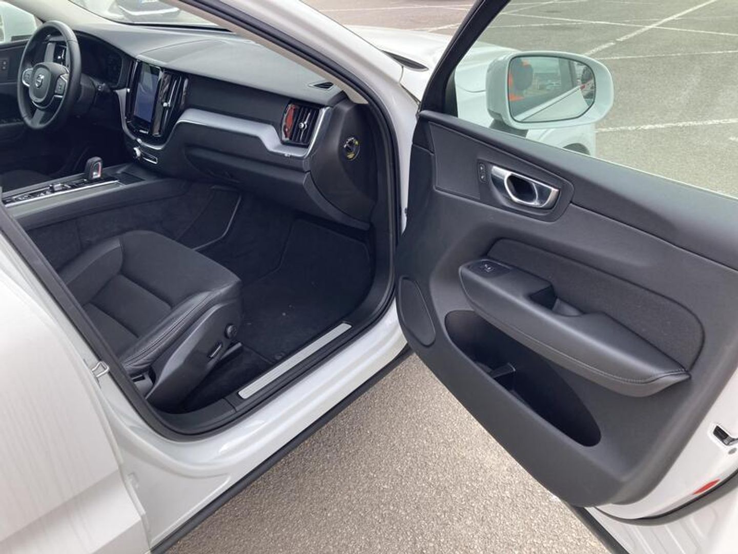 Volvo XC60 B4 D Momentum Pro AWD Auto 145 kW (197 CV)