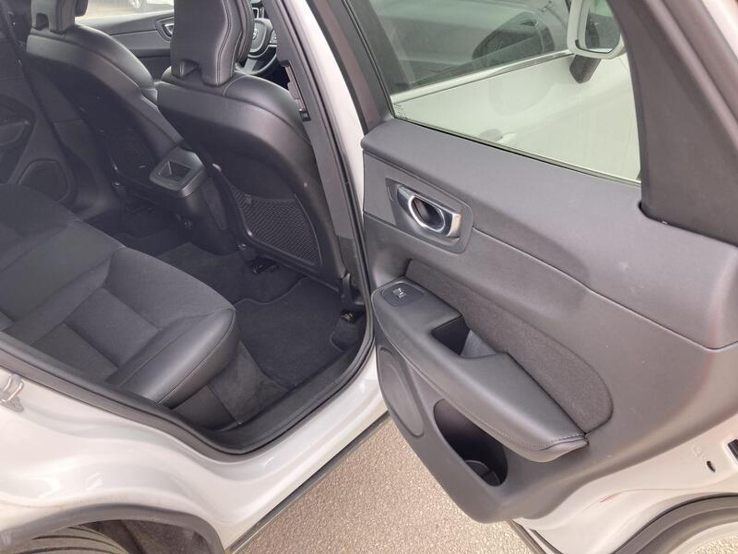 Volvo XC60 B4 D Momentum Pro AWD Auto 145 kW (197 CV)