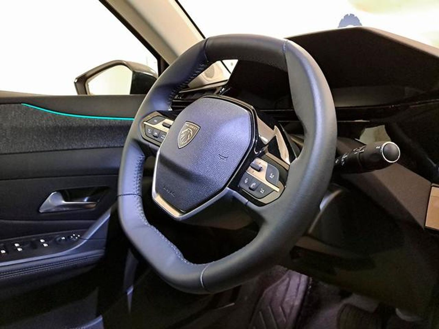 Peugeot 408 Puretech 130 Allure Pack EAT8 96 kW (130 CV)