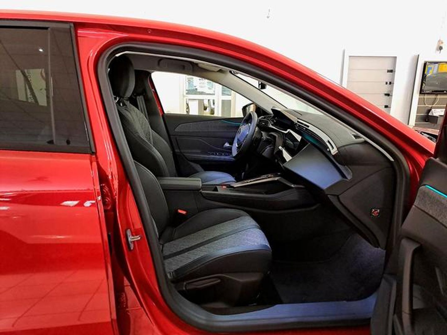 Peugeot 408 Puretech 130 Allure Pack EAT8 96 kW (130 CV)