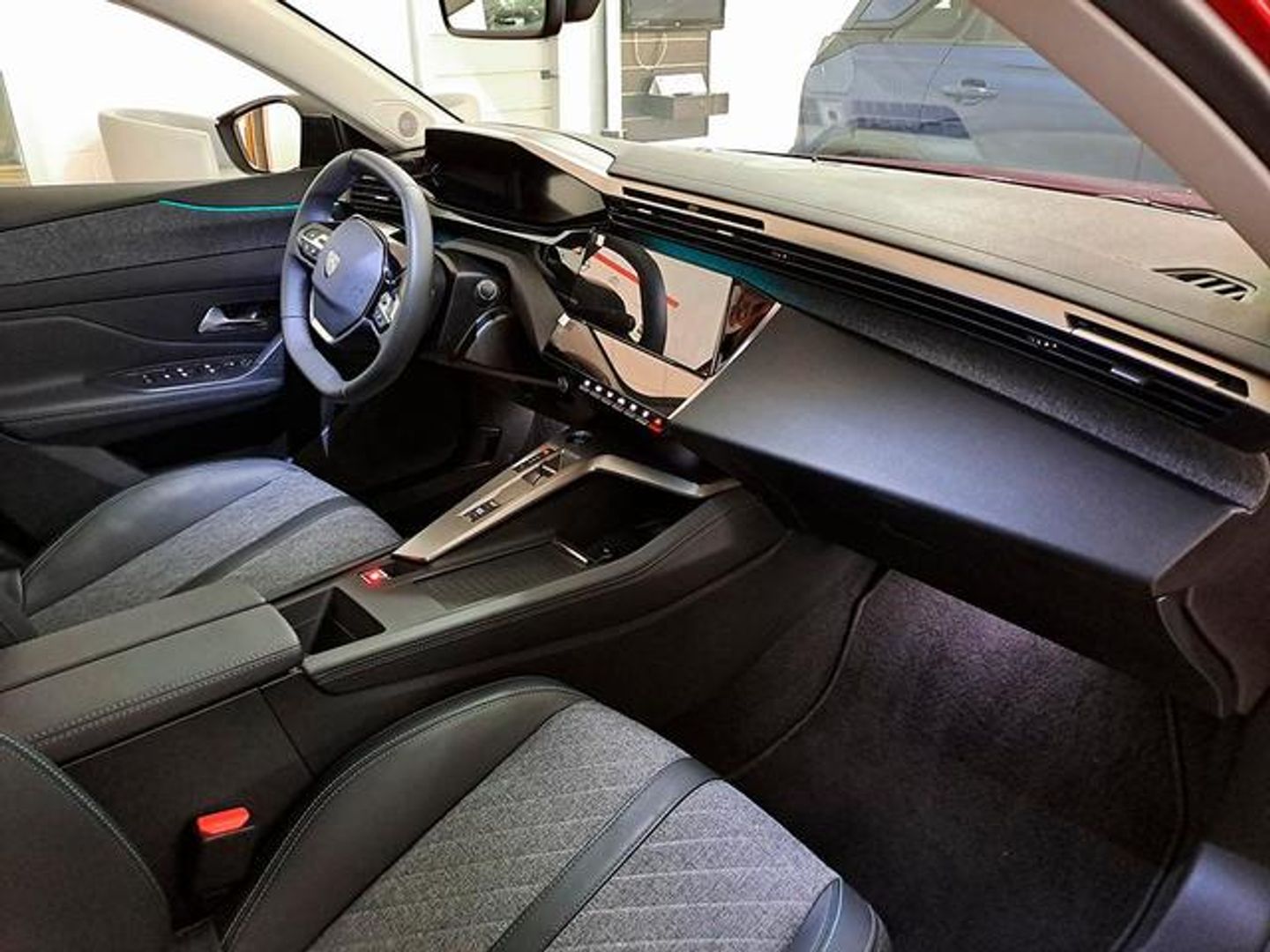 Peugeot 408 Puretech 130 Allure Pack EAT8 96 kW (130 CV)