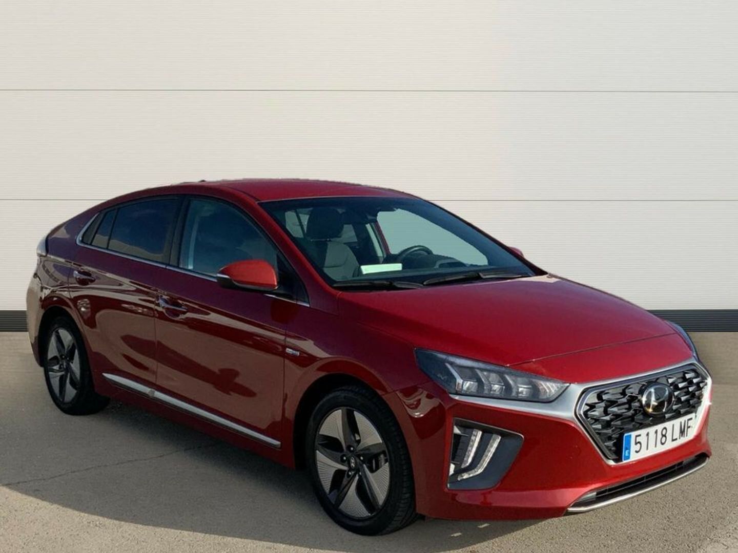 Hyundai Ioniq 1.6 GDI HEV Tecno DCT 104 kW (141 CV) Rojo Sedan