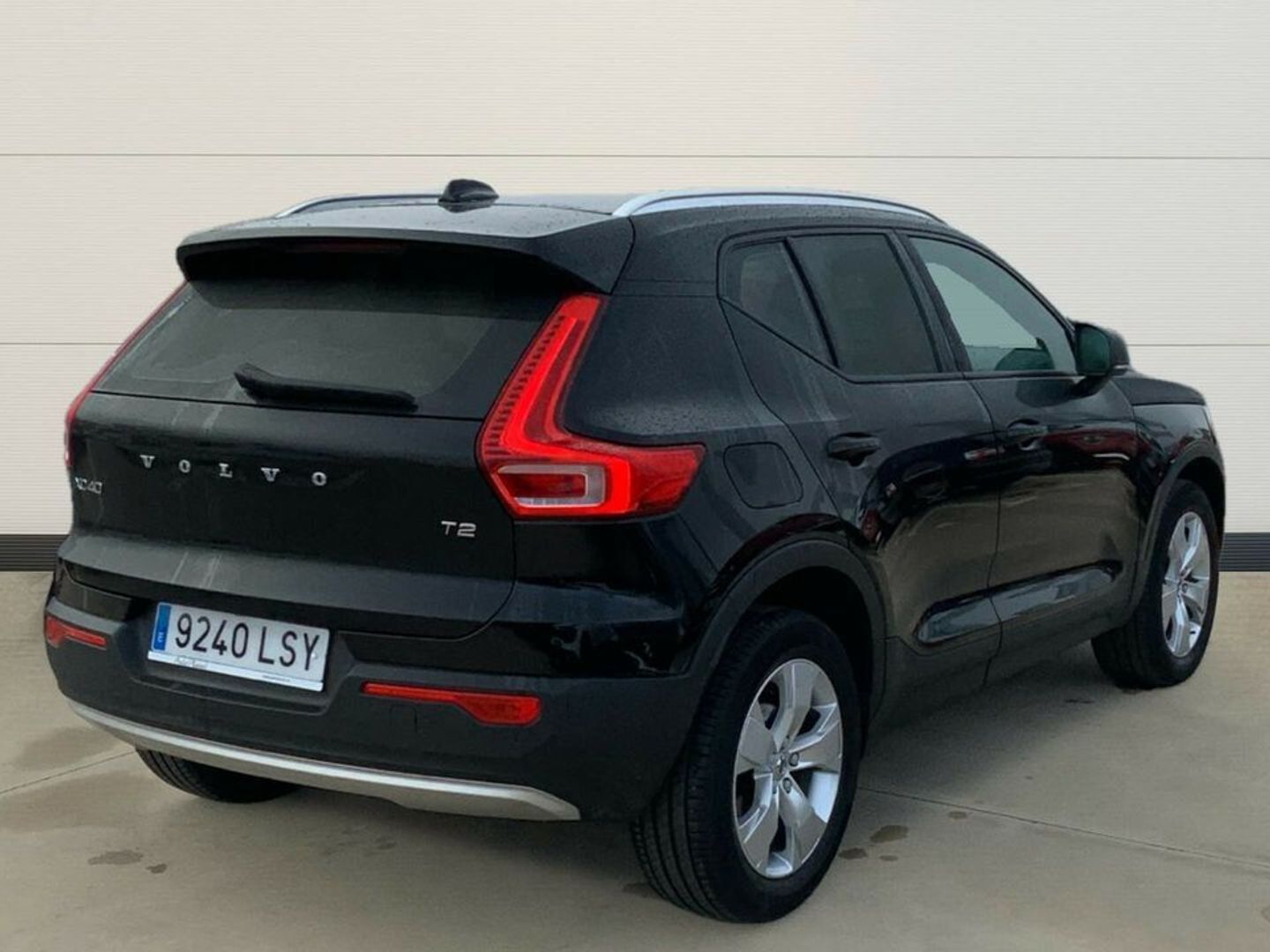 Volvo XC40 T2 Momentum Pro Auto 95 kW (129 CV)