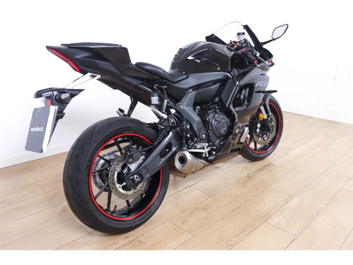 Yamaha R7