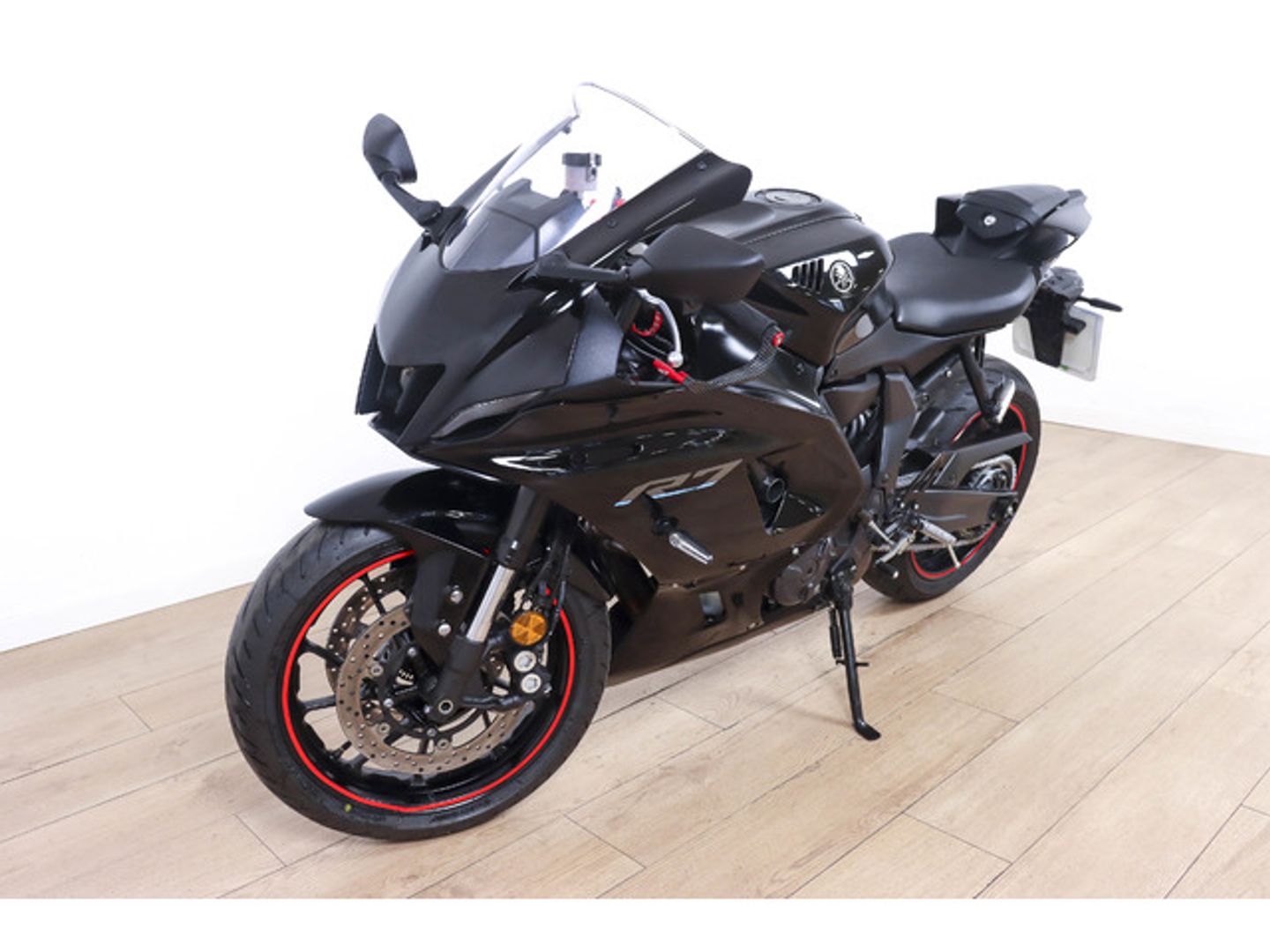 Yamaha R7