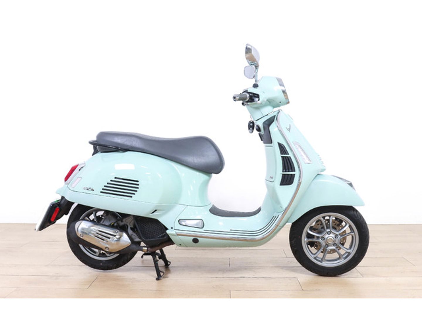 Vespa GTS 125 Turquesa Motorcycle