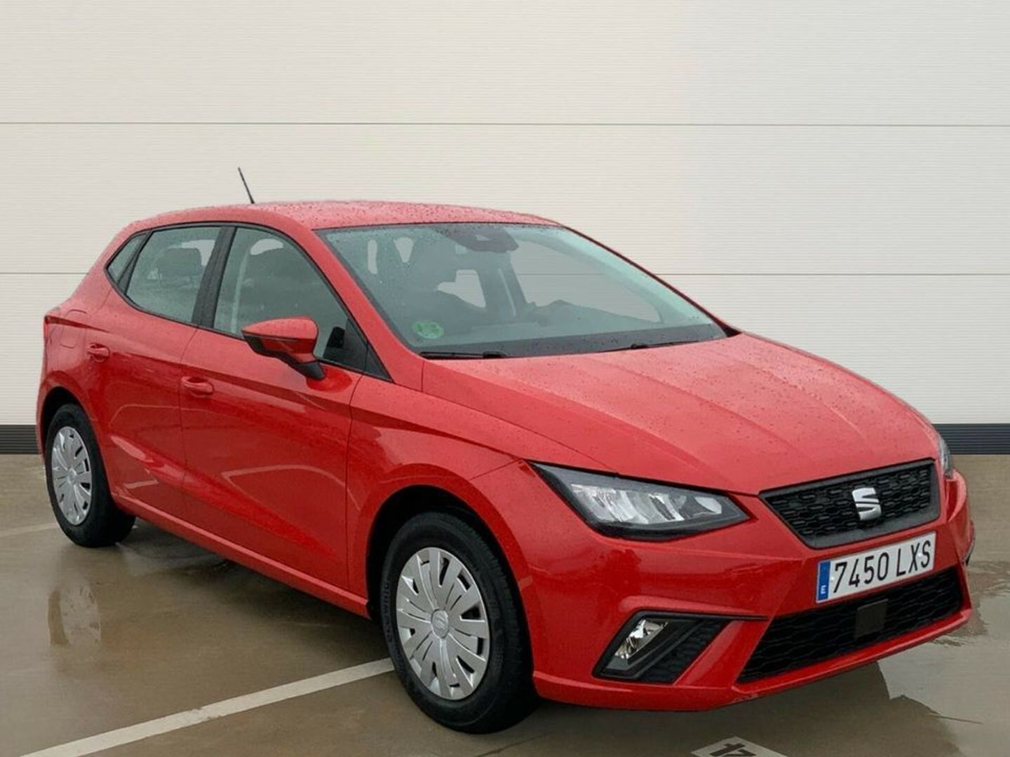 Seat Ibiza 1.0 MPI Reference Plus Rojo Sedan