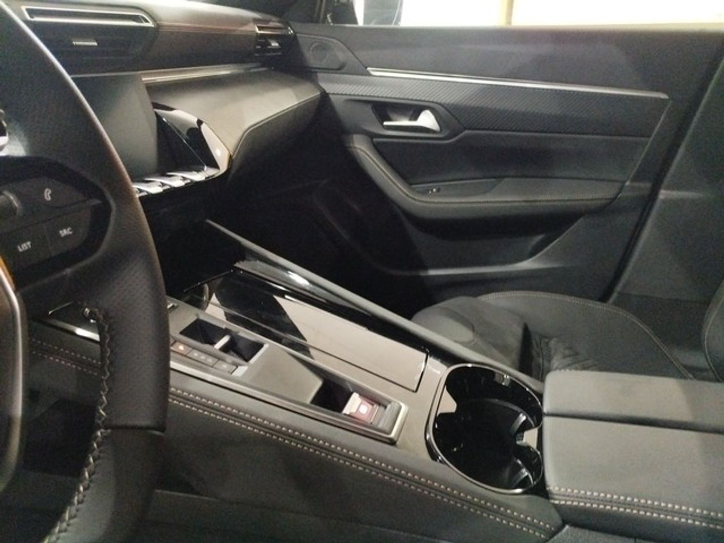 Peugeot 508 SW Hybrid 225