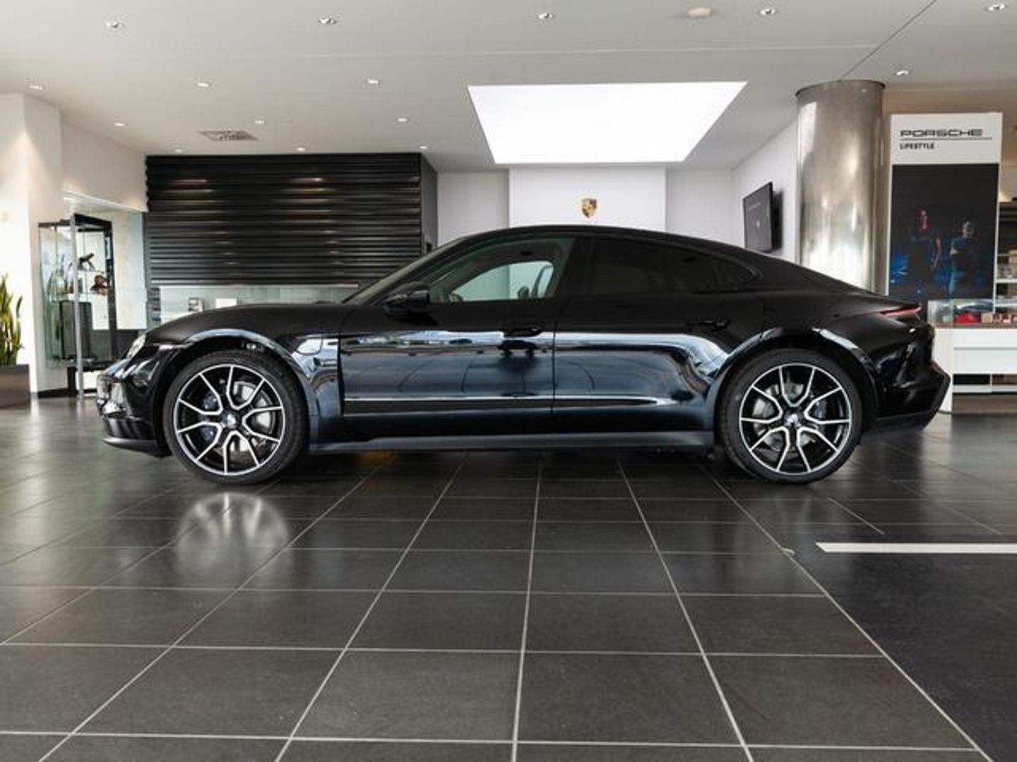 Porsche Taycan 300 kW (408 CV)