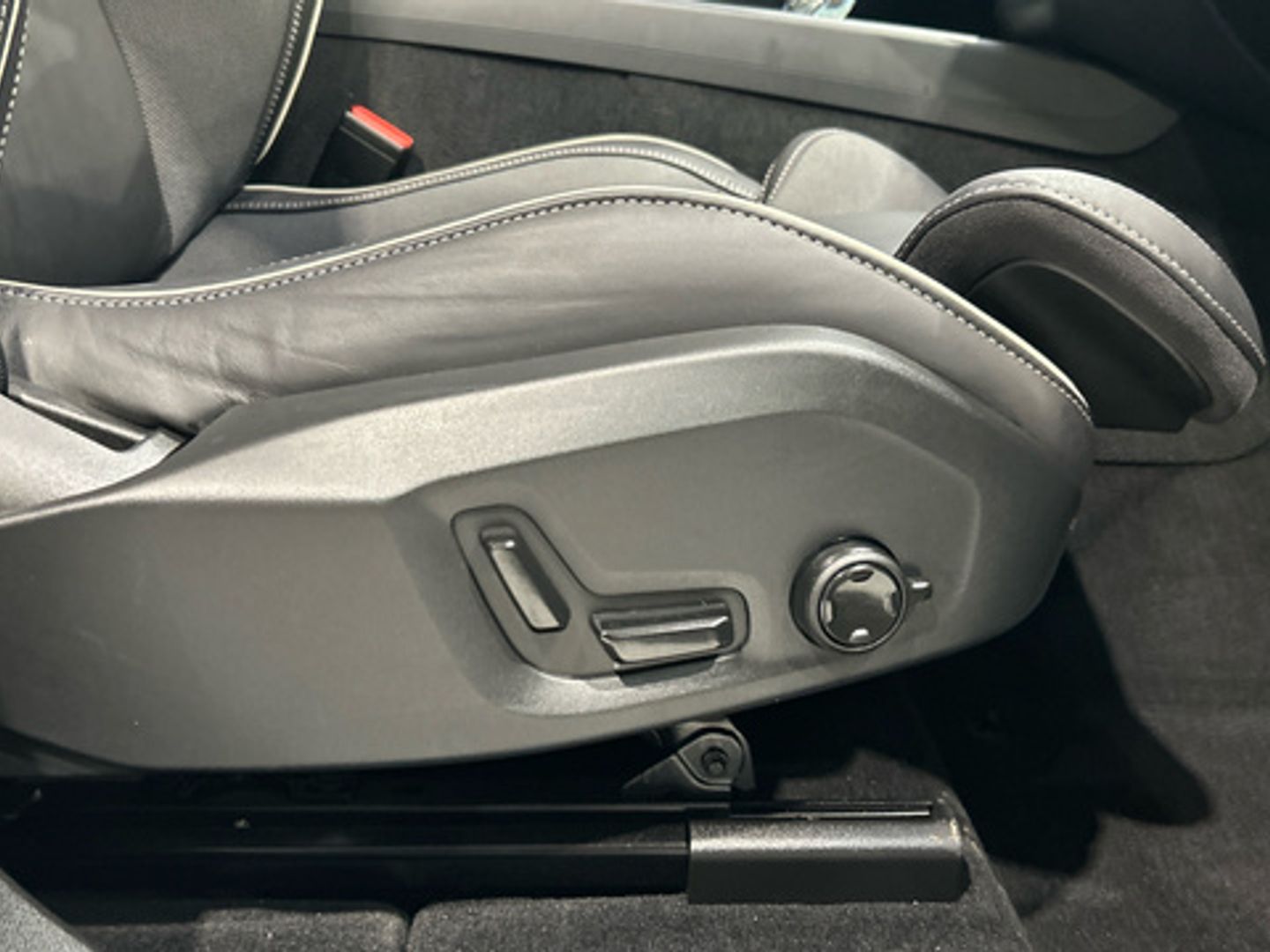 Volvo XC60 B4 D Plus Dark Auto 145 kW (197 CV)