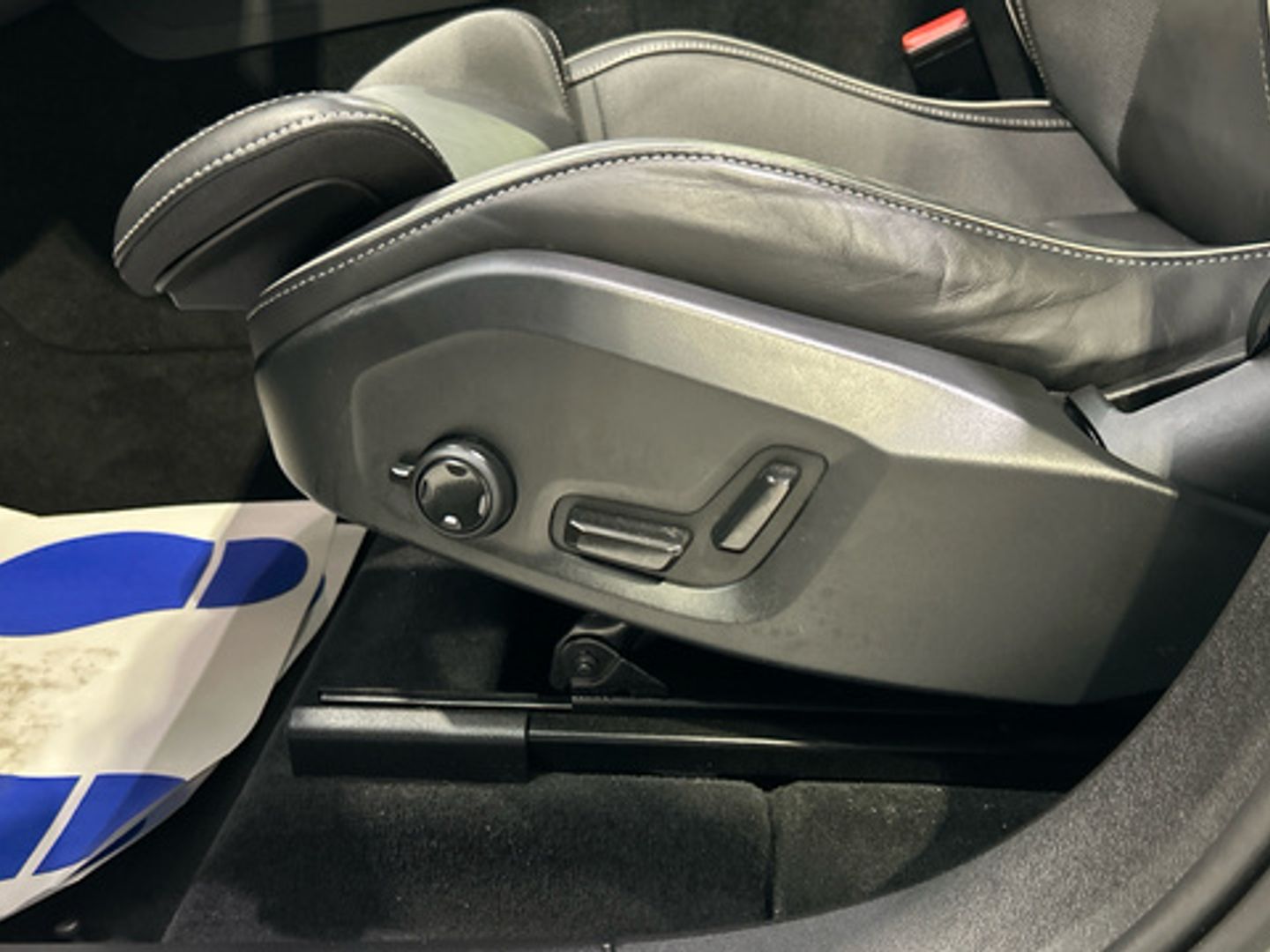 Volvo XC60 B4 D Plus Dark Auto 145 kW (197 CV)