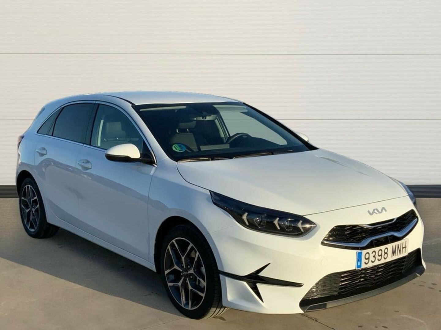 Kia Ceed 1.6 MHEV Tech Blanco Sedan