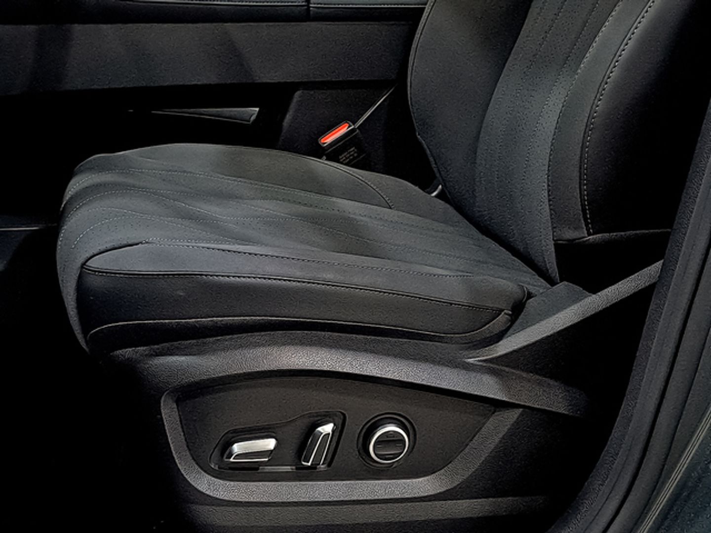 Ebro S800 1.6 TGDI Luxury DCT 108 kW (147 CV)