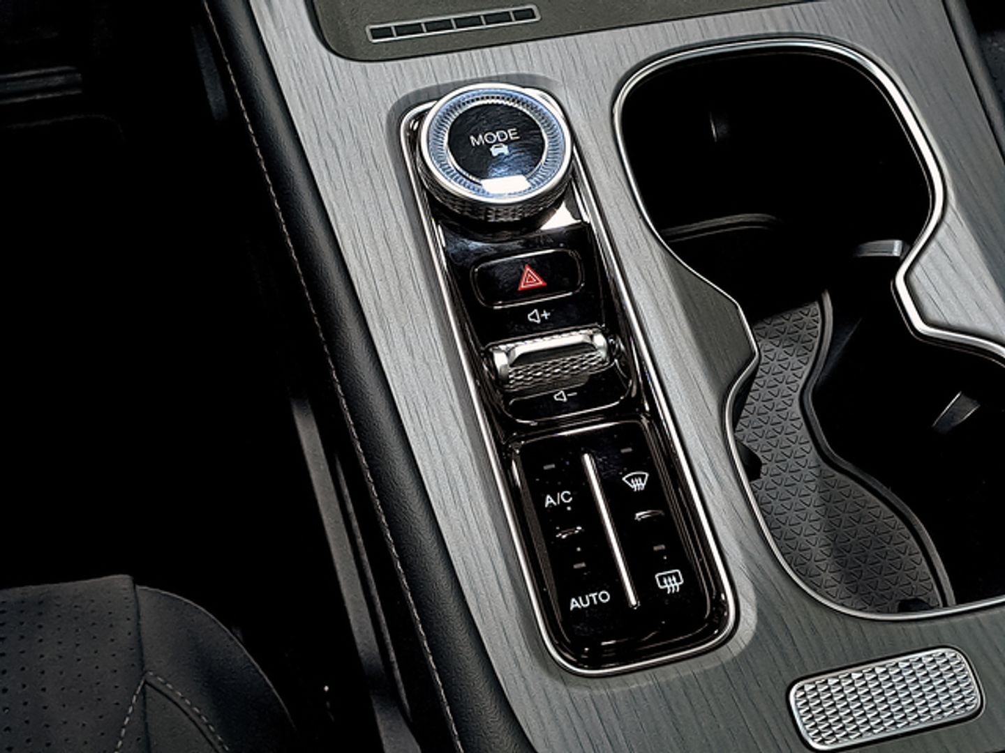 Ebro S800 1.6 TGDI Luxury DCT 108 kW (147 CV)