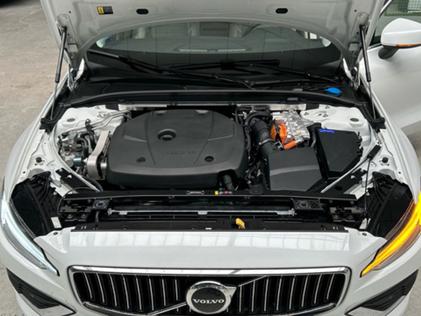 Volvo V60 T6 Recharge Inscription Core